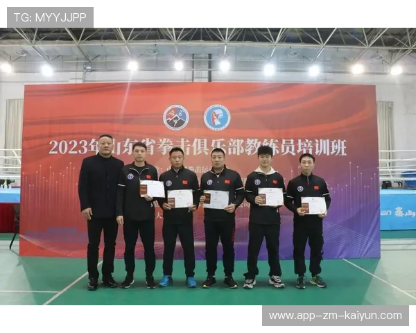国际拳击裁判在执法中与医务团队建立赛前风险沟通机制，拳击比赛中裁判使用的三种专业术语